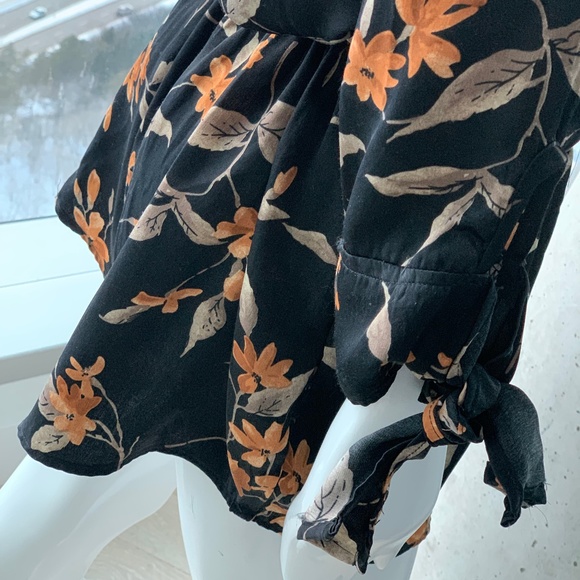 Umgee Black & Floral Romper - New, never worn - Picture 8 of 16
